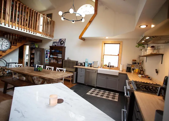 Cheerful 3-Bedroom Cabin With Mountain View