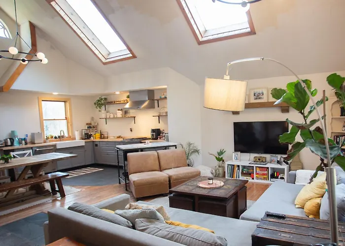 Cheerful 3-Bedroom Cabin With Mountain View